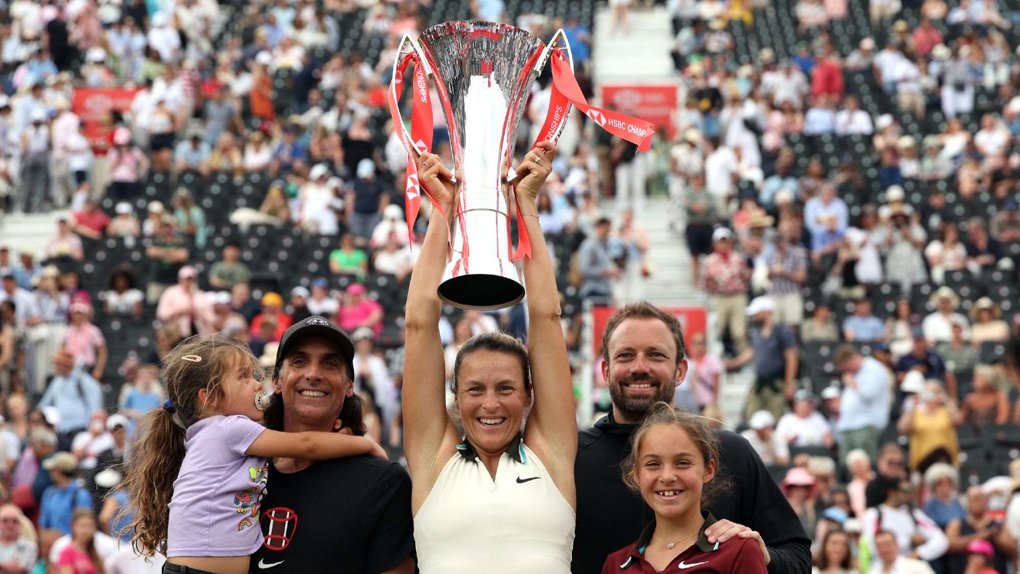 包含足球场上的女王:女子队伍斩获胜利的词条 包含足球场上的女王:女子队伍斩获胜利的词条