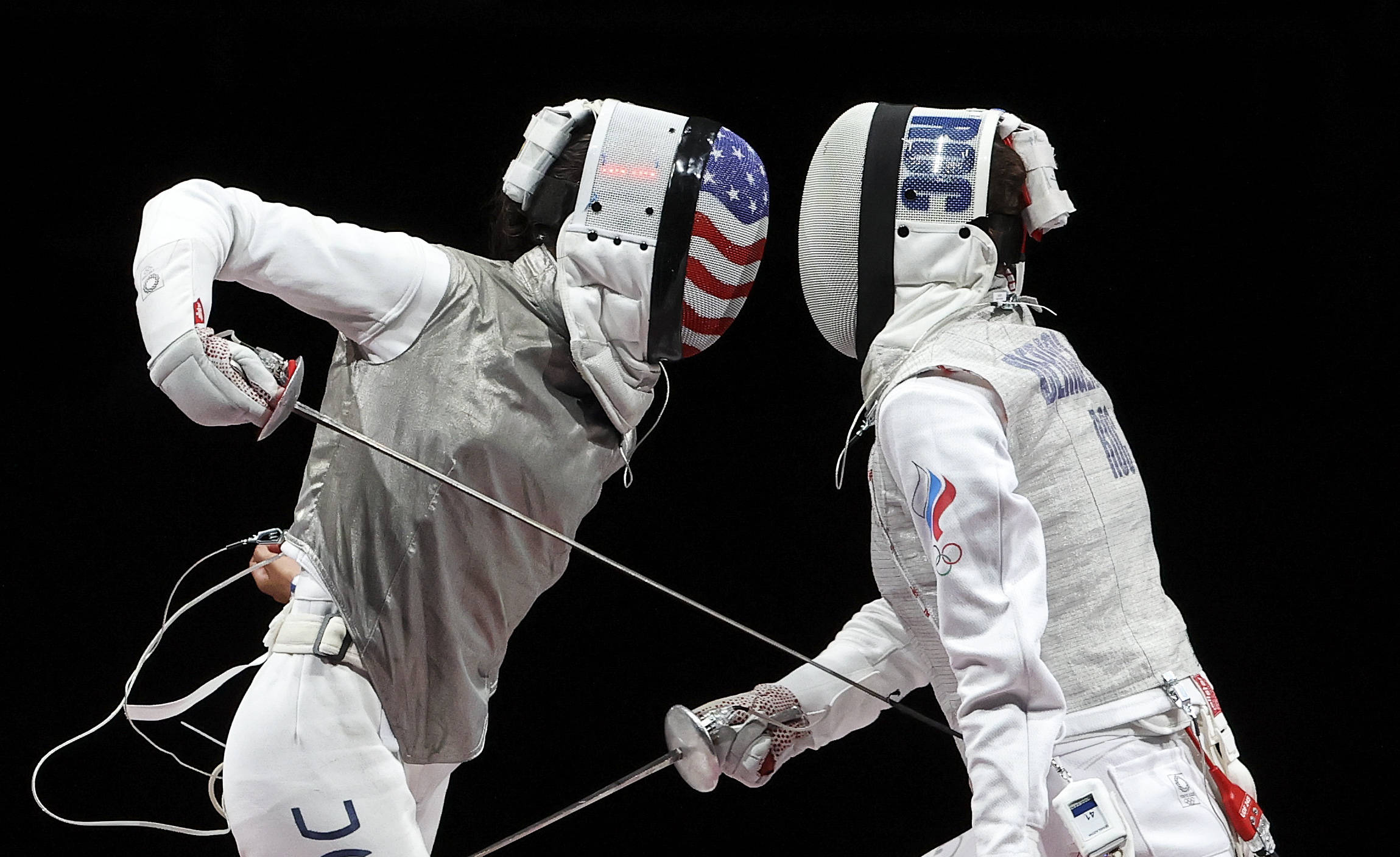 包含俄罗斯击剑选手凭借技术优势，一举夺冠！的词条