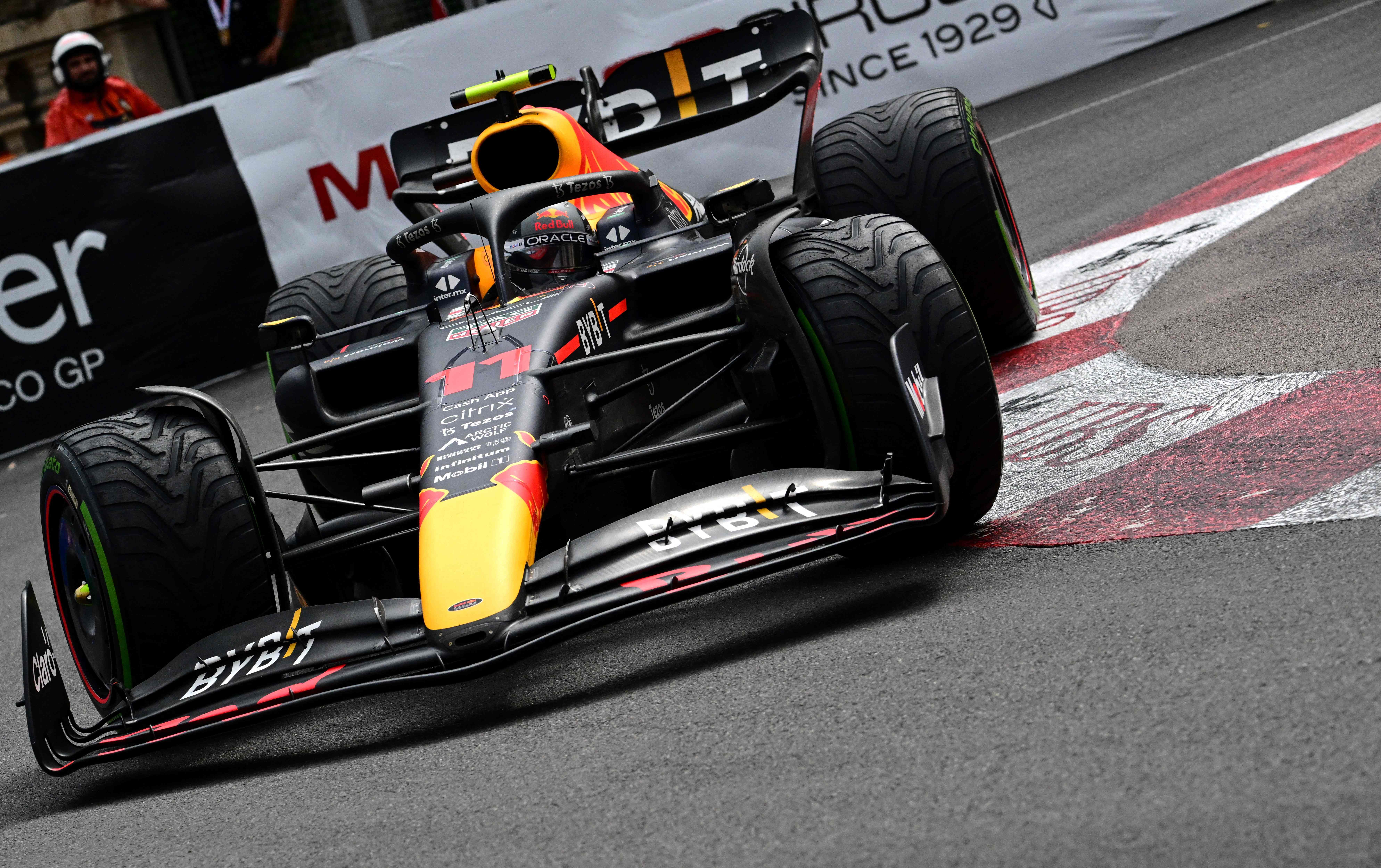 雷诺车队险胜红牛车队，佩雷兹状态火热的简单介绍