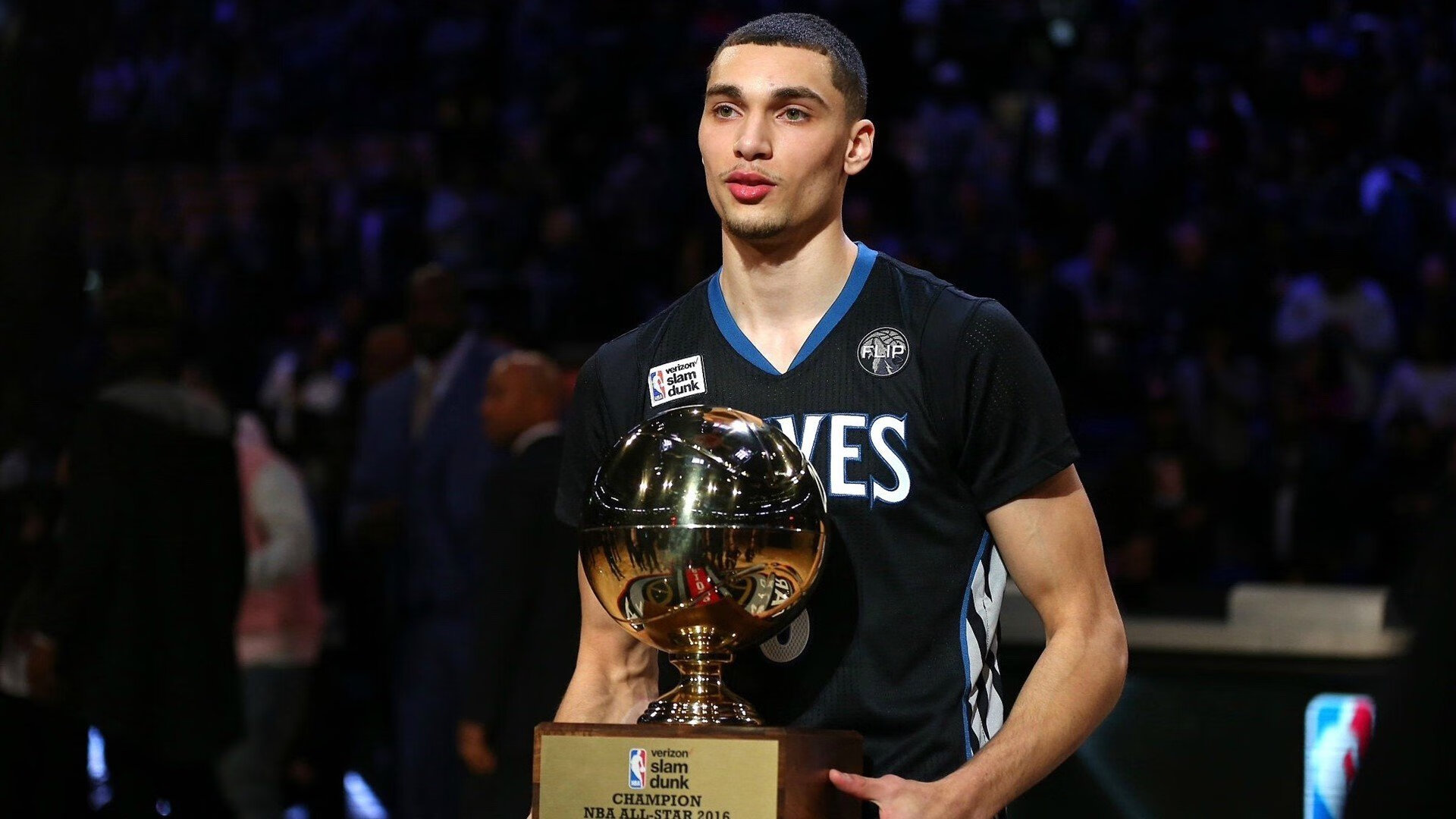 九游体育-爱德华兹的狂野宣言，NBA季后赛之夜，一颗新星的彻底觉醒